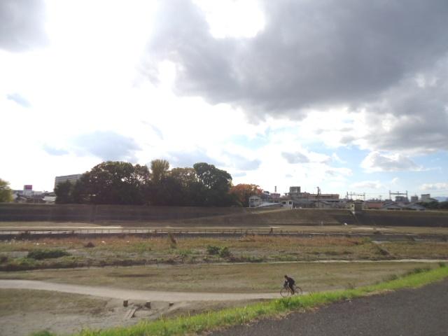 View photos from the dwelling unit. The immediate vicinity of the eye River is ideal for a walk course