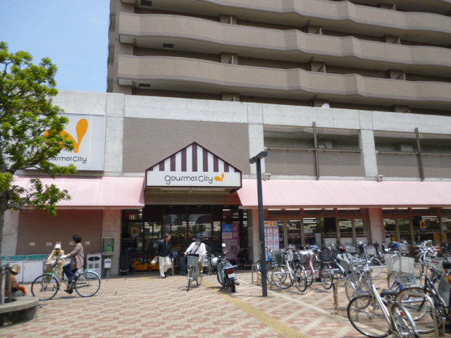 Supermarket. 249m until Gourmet City Kamihozumi store (Super)