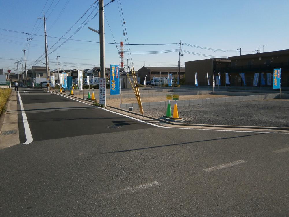 Local photos, including front road. Local (10 May 2013) Shooting East side road