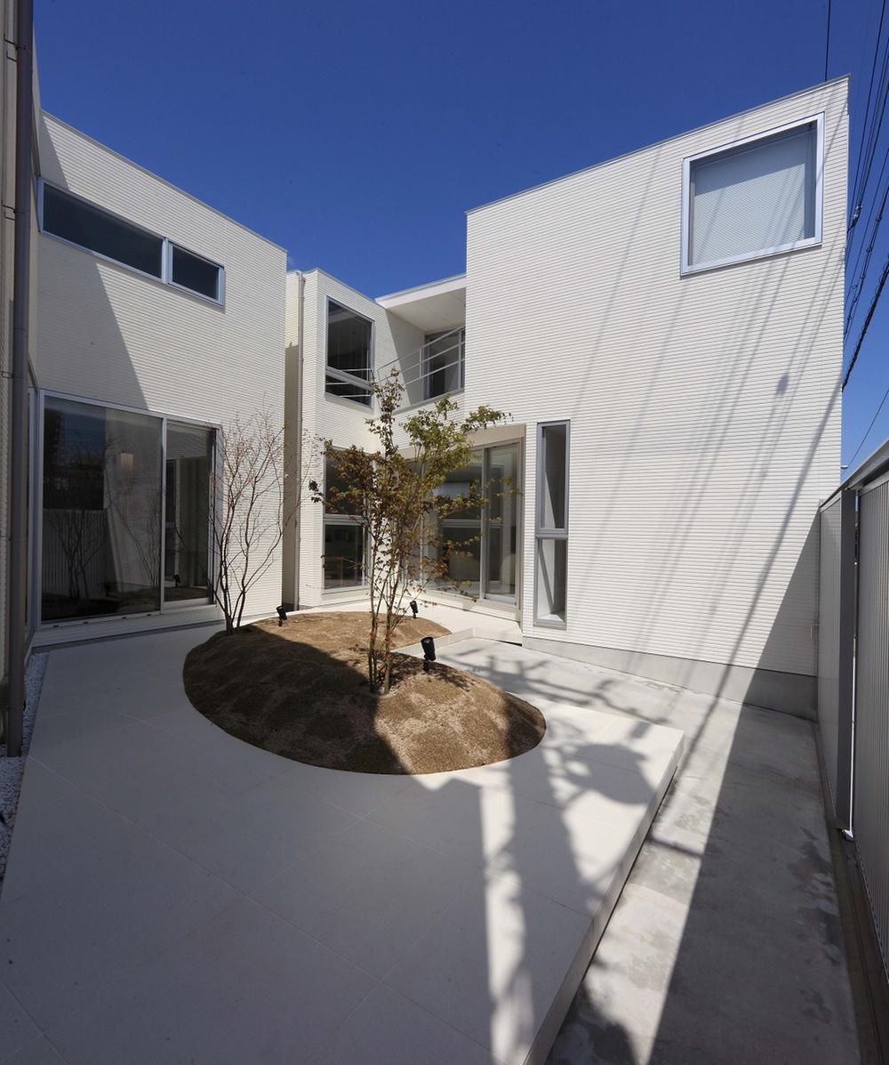 Building plan example (exterior photos). courtyard image