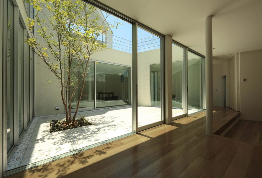 Building plan example (introspection photo). The courtyard from the living room image