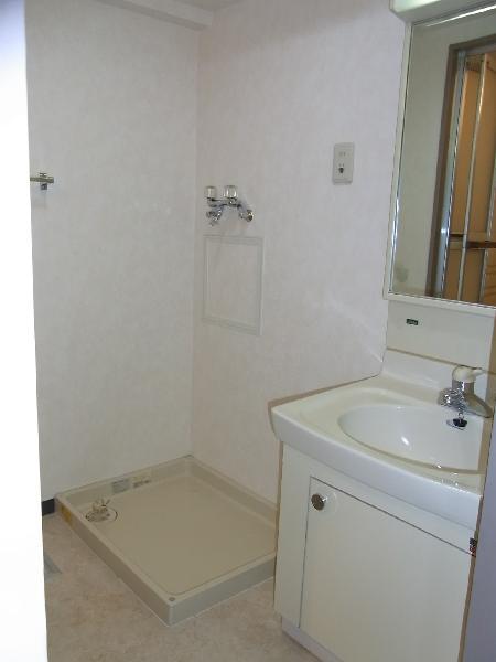 Washroom. Wash basin