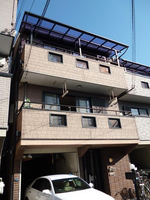 Local appearance photo. There 6.7m population between the land