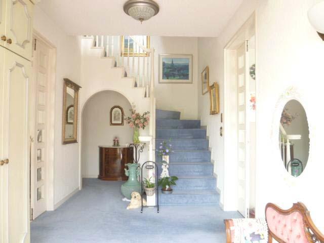 Entrance. Indoor (August 212 years) shooting