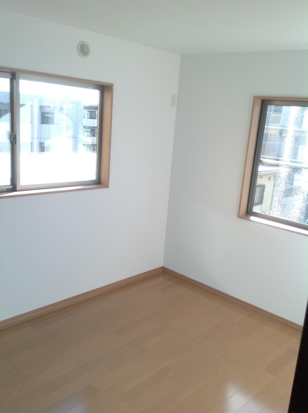 Non-living room. Indoor (September 2012) shooting