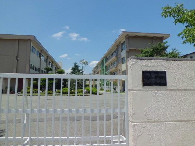 Junior high school. 929m until Ikeda City Ikeda Junior High School