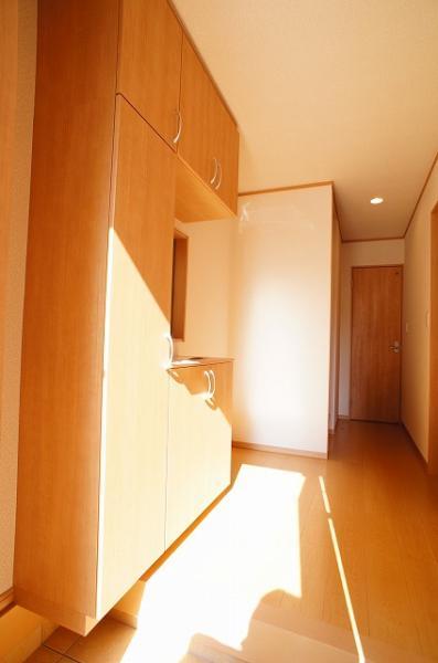 Entrance. Entrance storage