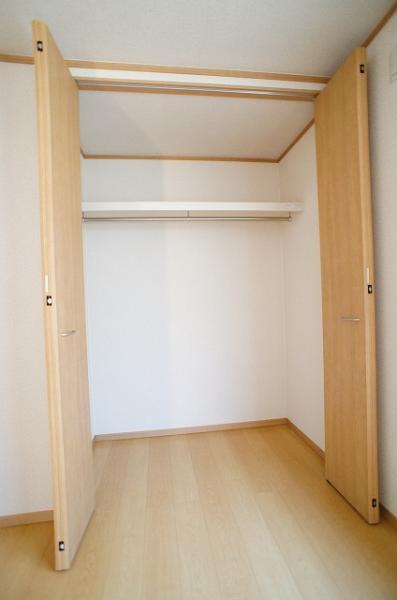 Receipt. Spacious storage (1 places walk-in closet)