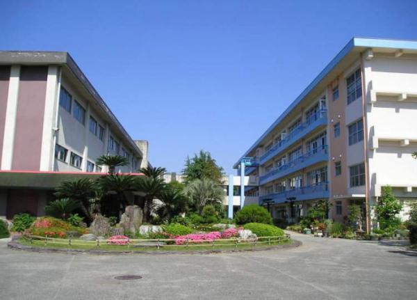 Junior high school. 700m to Ikeda Junior High School