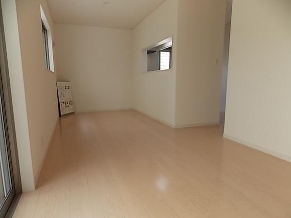 Same specifications photos (living). Open enough feeling of living