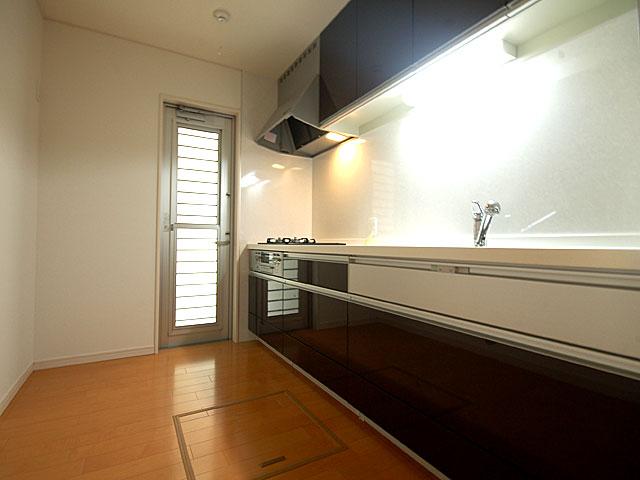 Same specifications photo (kitchen)
