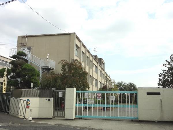 Primary school. Up to elementary school 660m Midorigaoka elementary school