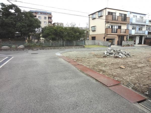 Local photos, including front road. Front road and local