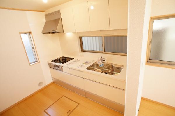 Kitchen. There system kitchen (under the floor storage. )