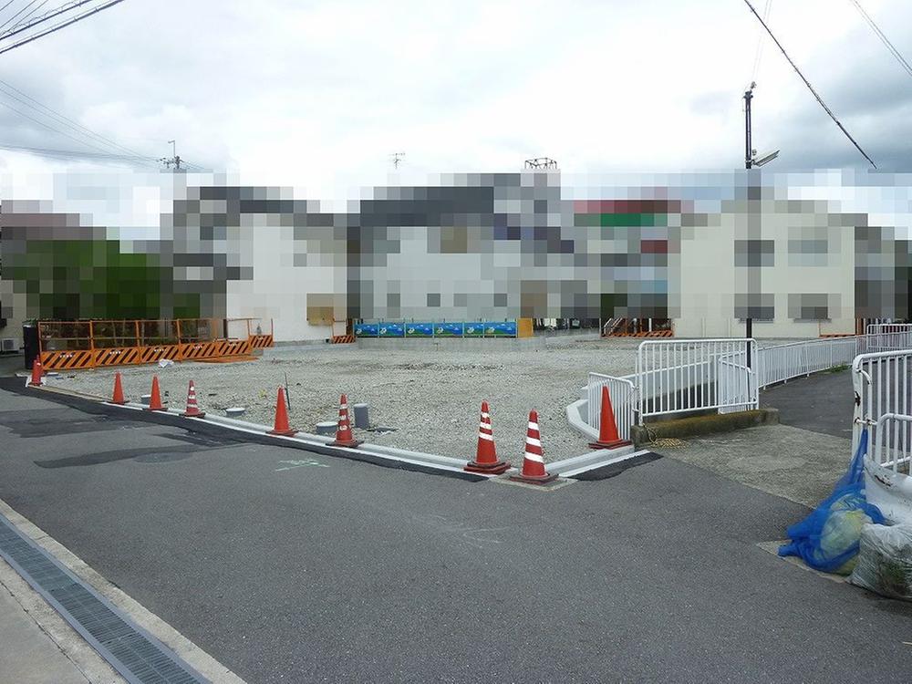 Local photos, including front road. Local (September 2013) Shooting