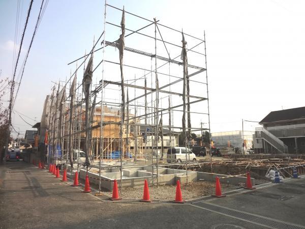 Local photos, including front road. Front road and local