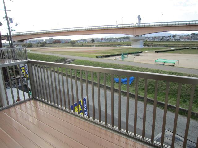 View photos from the dwelling unit. View from the site (November 2013) Shooting