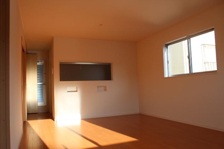 Living. ● LDK is also spacious with liveable.