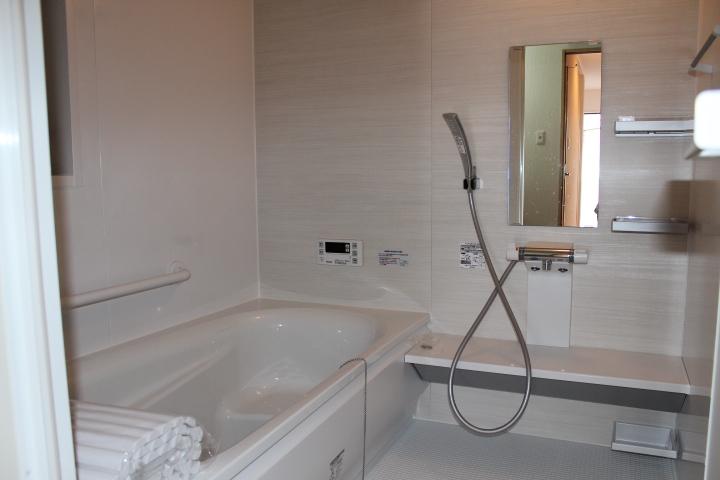 Bathroom. ● With bathroom dryer