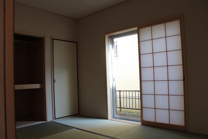 Other introspection. ● 1 floor Japanese-style room ・ There is one between a half closet.