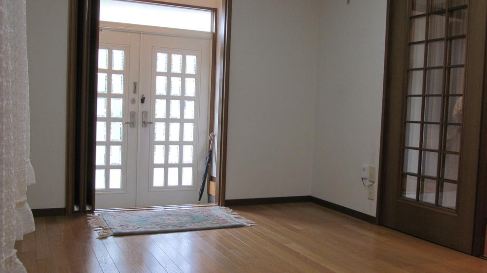 Entrance. Welcome spacious at the door