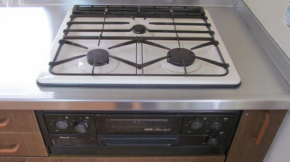 Kitchen. It also dishes can smoothly in a three-neck with system Kitchen