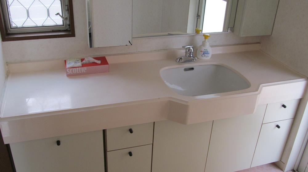 Wash basin, toilet. It also will be fun morning of preparation in the wash basin of wide width