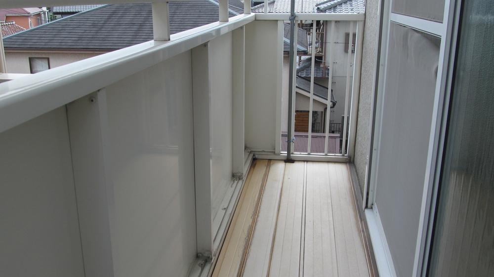 Balcony. I'm glad south-facing veranda