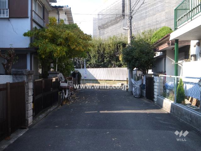 Local photos, including front road. Local (12 May 2013) Shooting