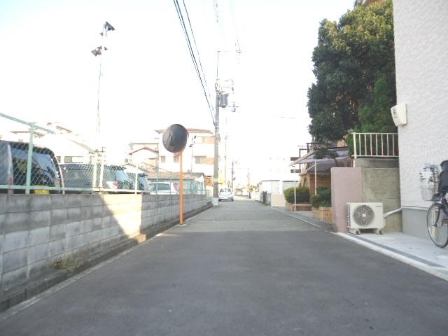Local photos, including front road. Large trucks can not penetrate because the front road is not so widely