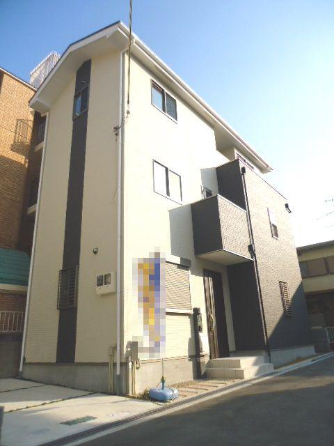 Local appearance photo. 3 is a story