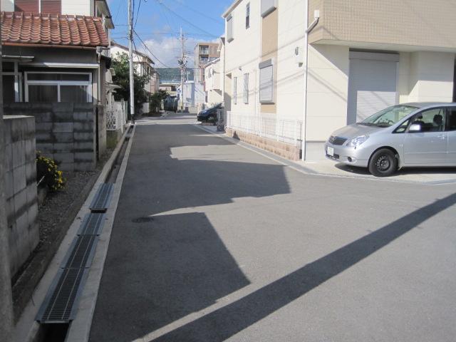 Local photos, including front road. Local (10 May 2013) Shooting