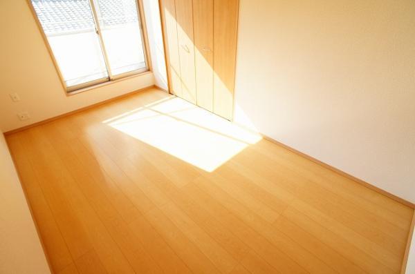 Non-living room. Western-style (All guestrooms dihedral daylighting. )