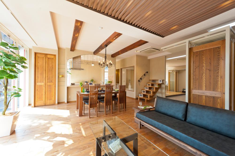 exhibition hall / Showroom. There is also a showroom by the construction company Takeru Create.