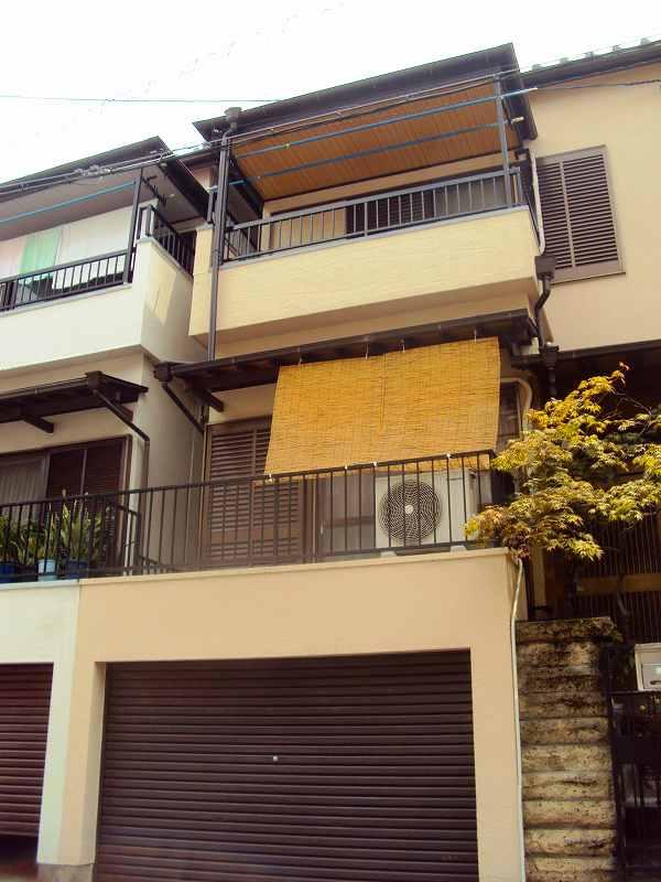 Local appearance photo. Shutter garage in appearance with a calm.