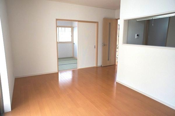 Same specifications photos (living). Living room with the family of smile gather ☆