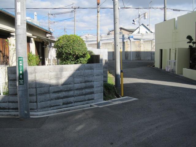 Local photos, including front road. Local (11 May 2013) Shooting