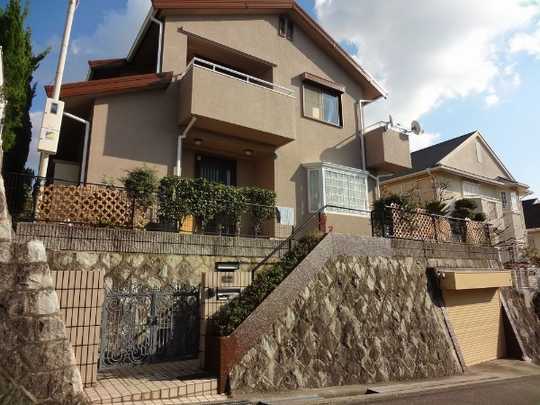 Local appearance photo. 2013 November outer wall paint implementation!