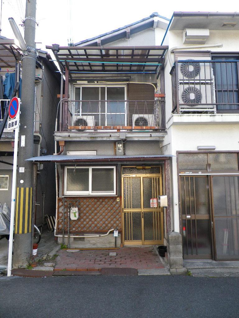 Local appearance photo. Local (April 2012) shooting