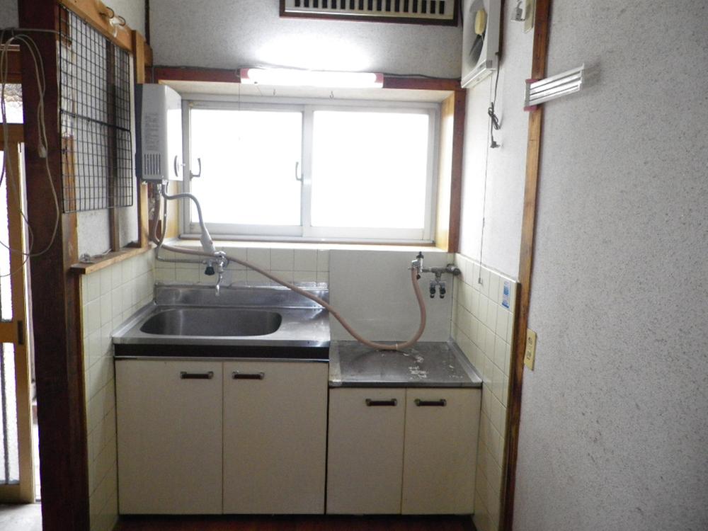 Kitchen. Indoor (April 2012) shooting