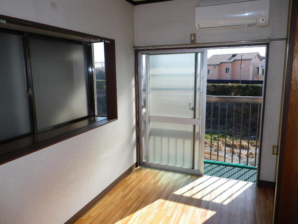 Non-living room. Indoor (April 2012) shooting