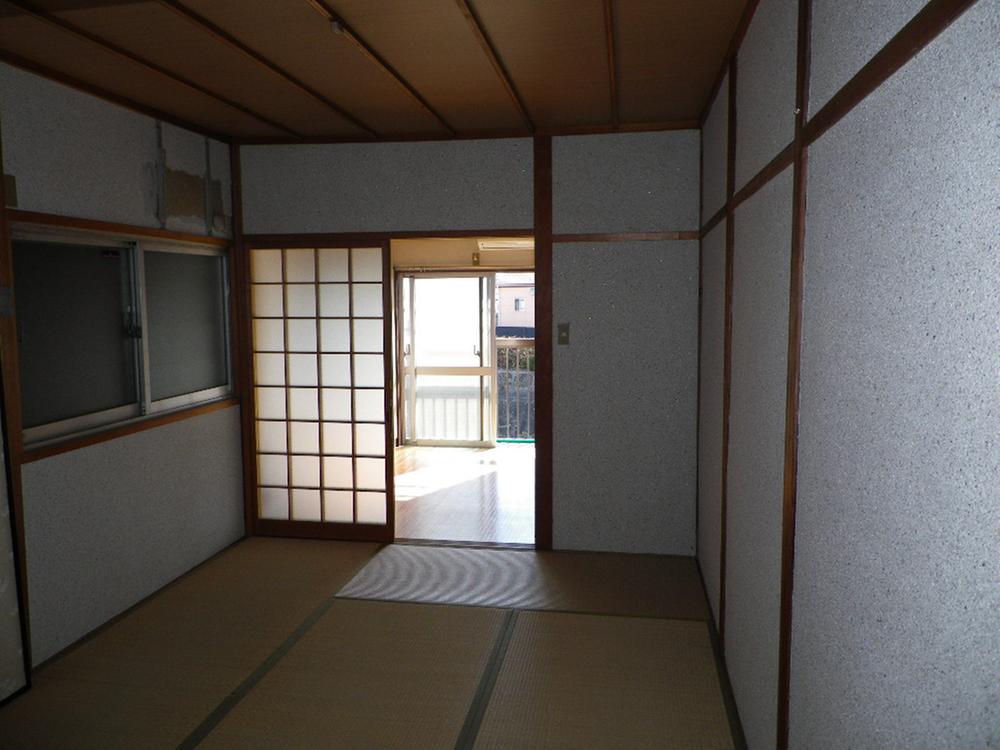 Non-living room. Indoor (April 2012) shooting