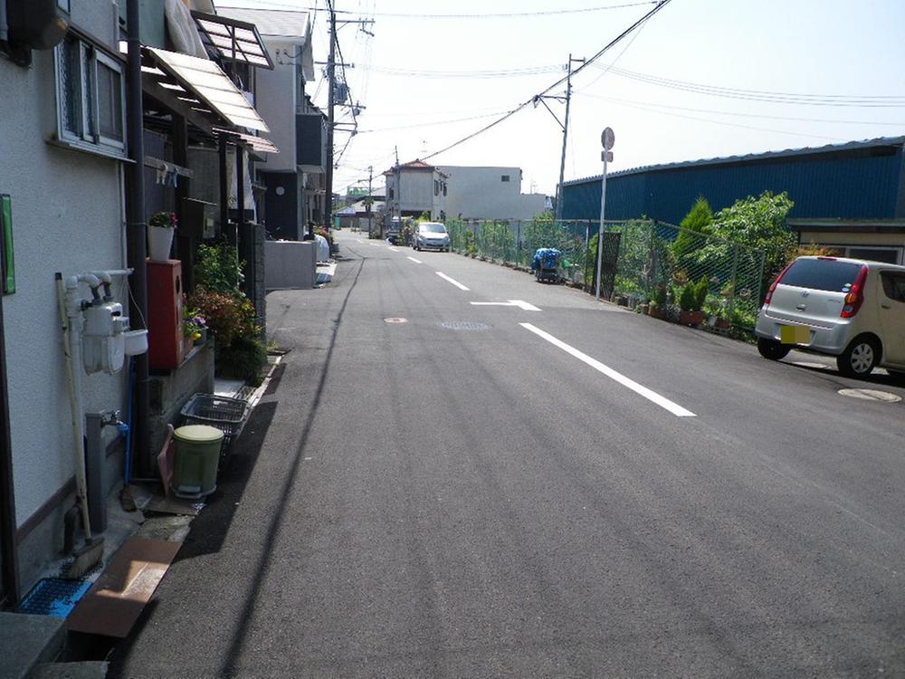 Local photos, including front road. Local (April 2012) shooting