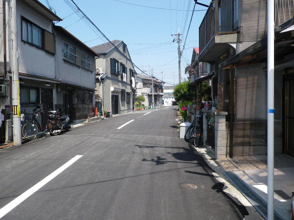 Local photos, including front road. Local (April 2012) shooting