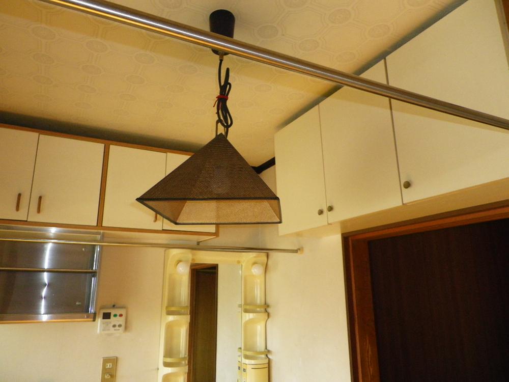 Wash basin, toilet. Indoor (April 2012) shooting