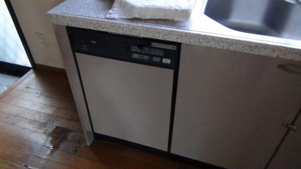 Kitchen. First floor kitchen dish washing dryer