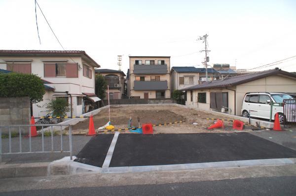 Local photos, including front road. Local Photos