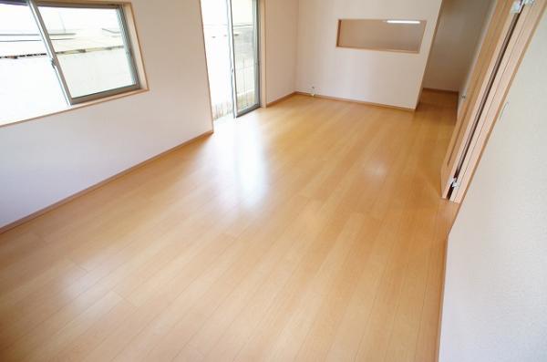 Living. 20 Pledge of spacious LDK. There under the floor housed in the kitchen.