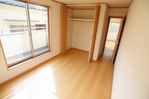 Non-living room. Western-style (all rooms two-sided lighting)