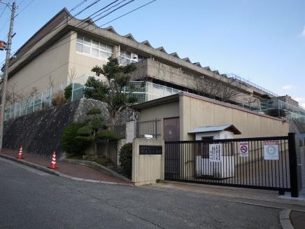 Primary school. Fushiodai until elementary school 565m